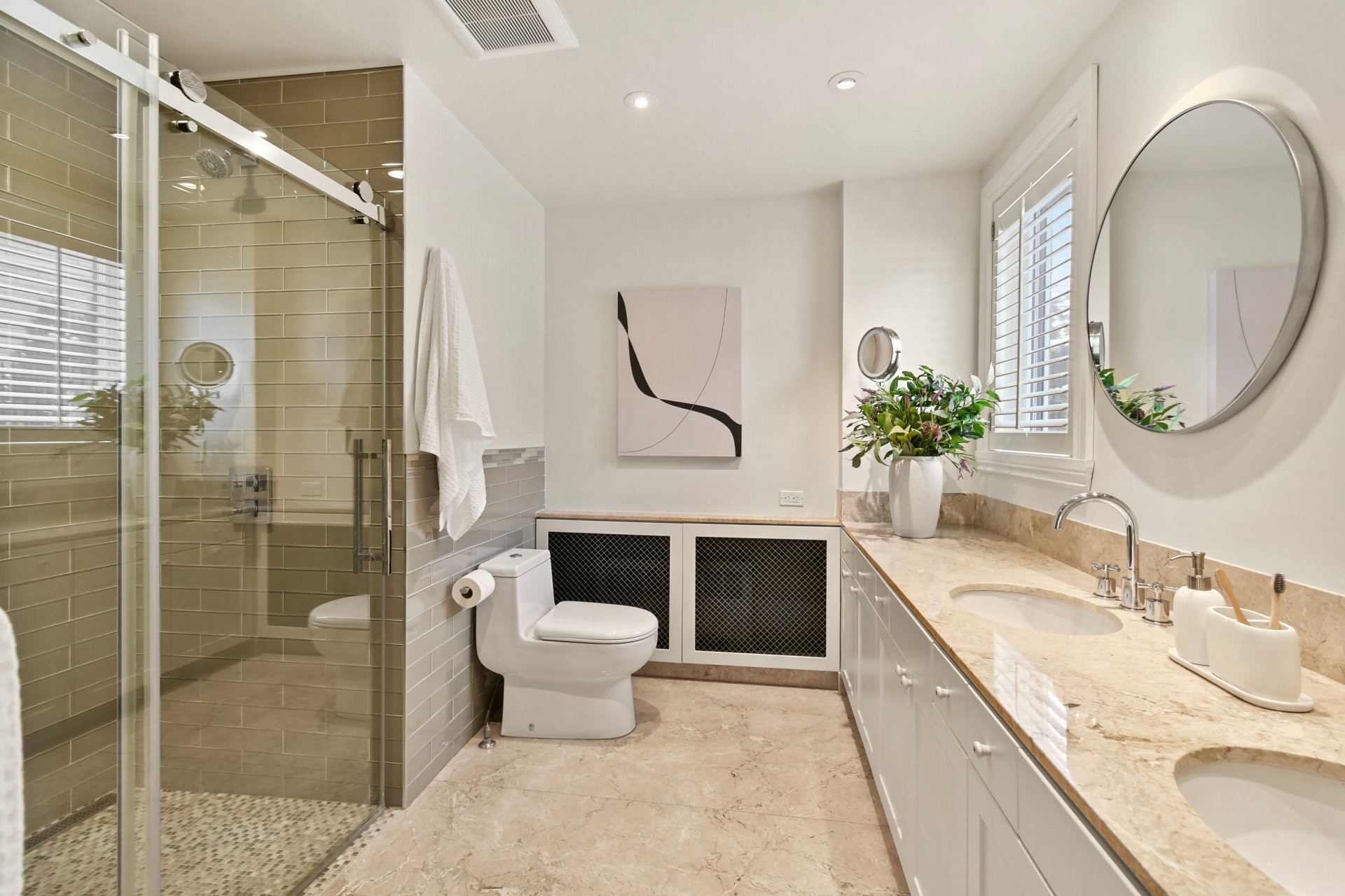









1670


Ch. Markham

,
Mont-Royal,




QC
H3P3B2

