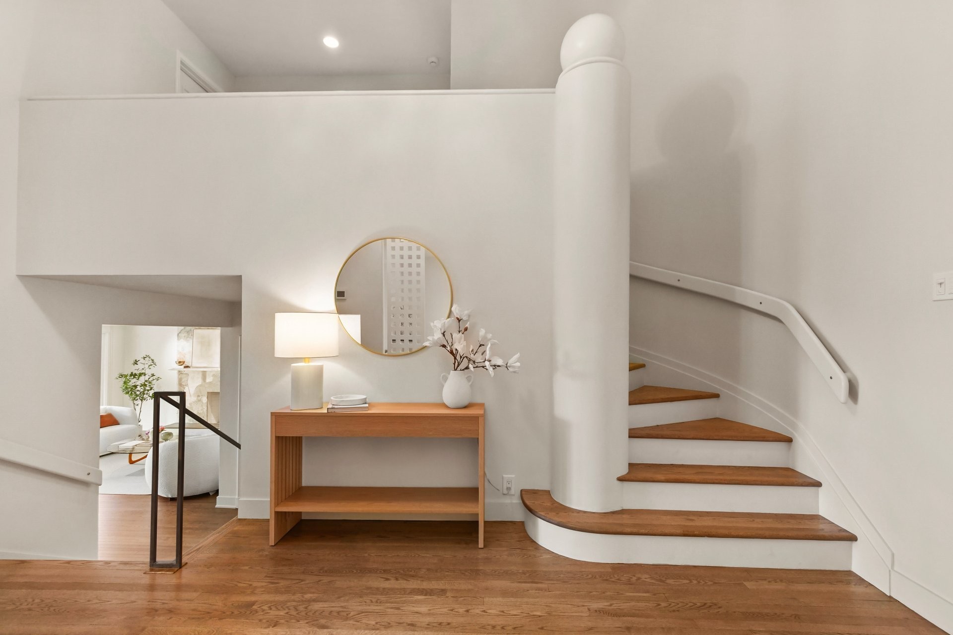 









1670


Ch. Markham

,
Mont-Royal,




QC
H3P3B2

