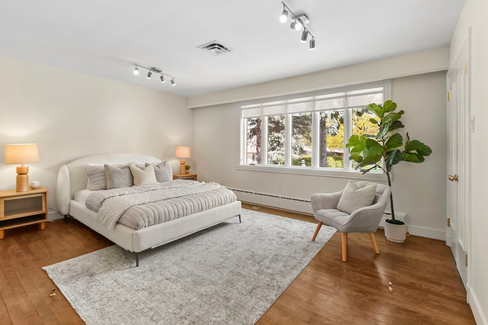 









1670


Ch. Markham

,
Mont-Royal,




QC
H3P3B2

