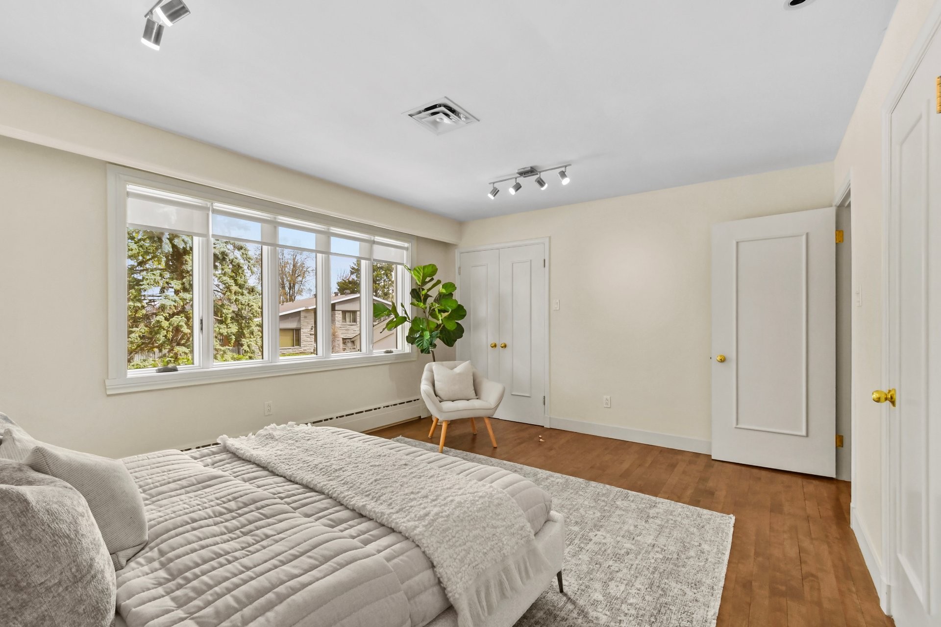 









1670


Ch. Markham

,
Mont-Royal,




QC
H3P3B2

