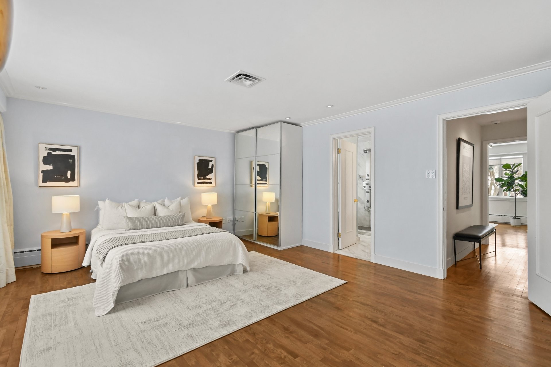 









1670


Ch. Markham

,
Mont-Royal,




QC
H3P3B2


