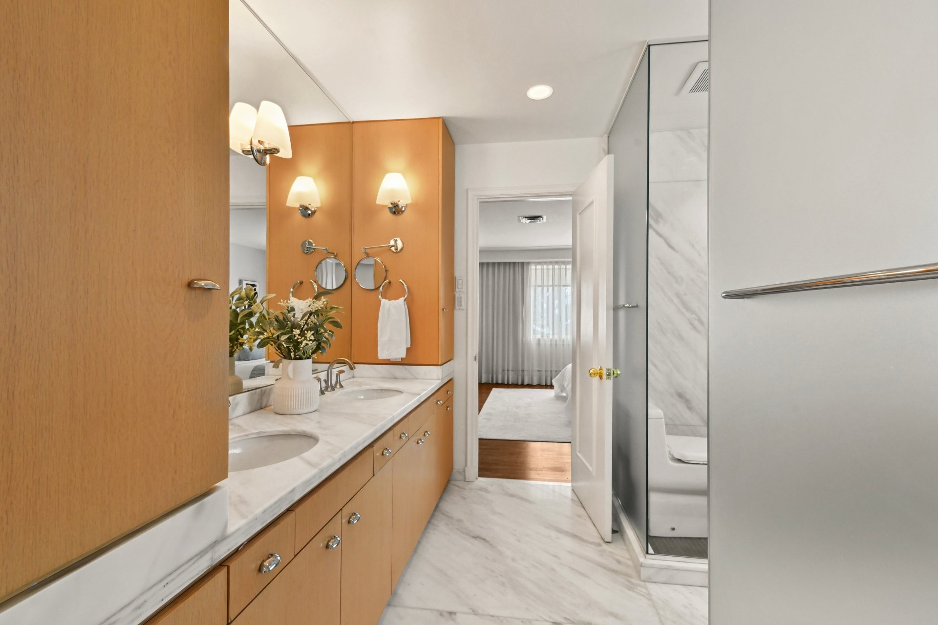 









1670


Ch. Markham

,
Mont-Royal,




QC
H3P3B2

