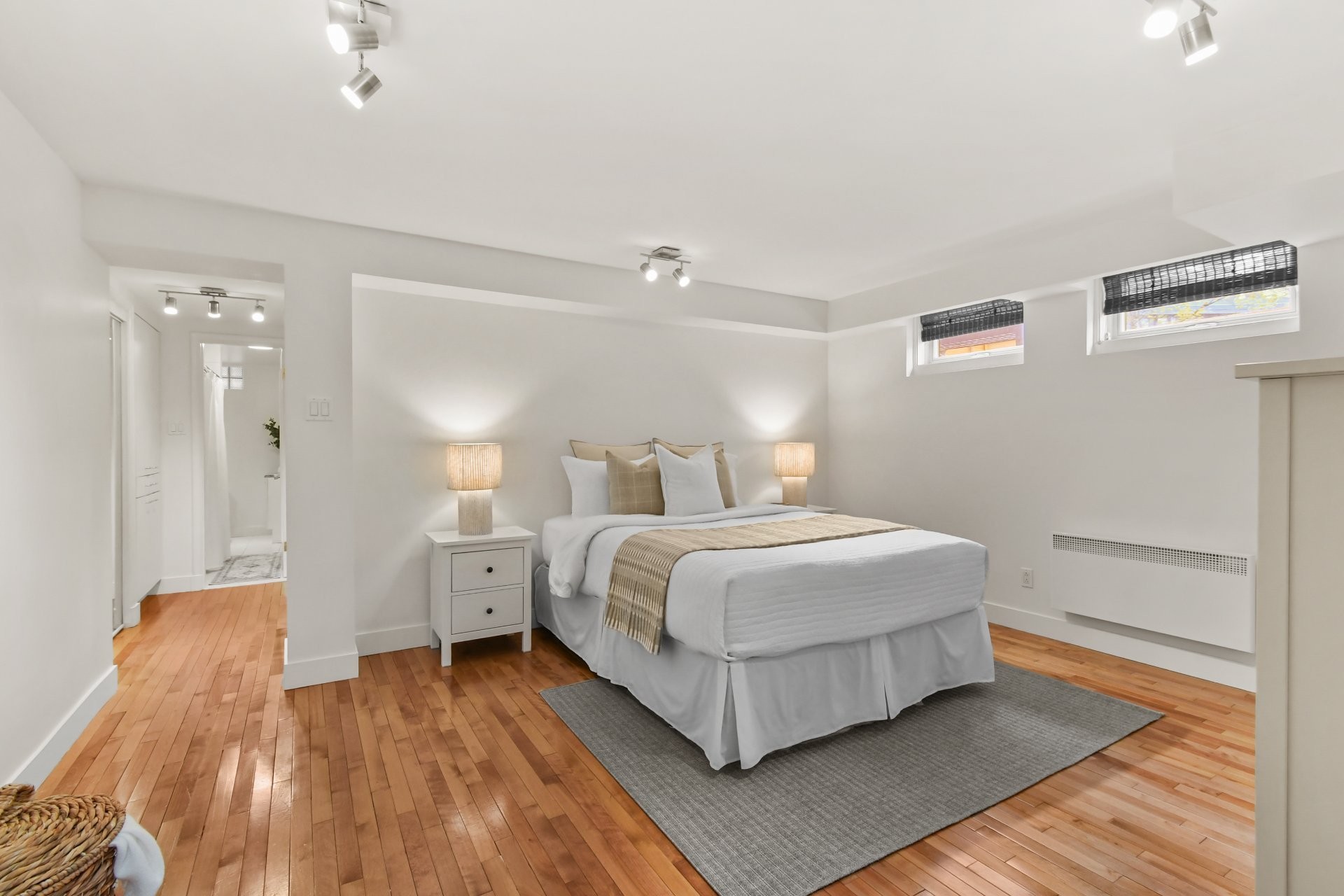 









1670


Ch. Markham

,
Mont-Royal,




QC
H3P3B2

