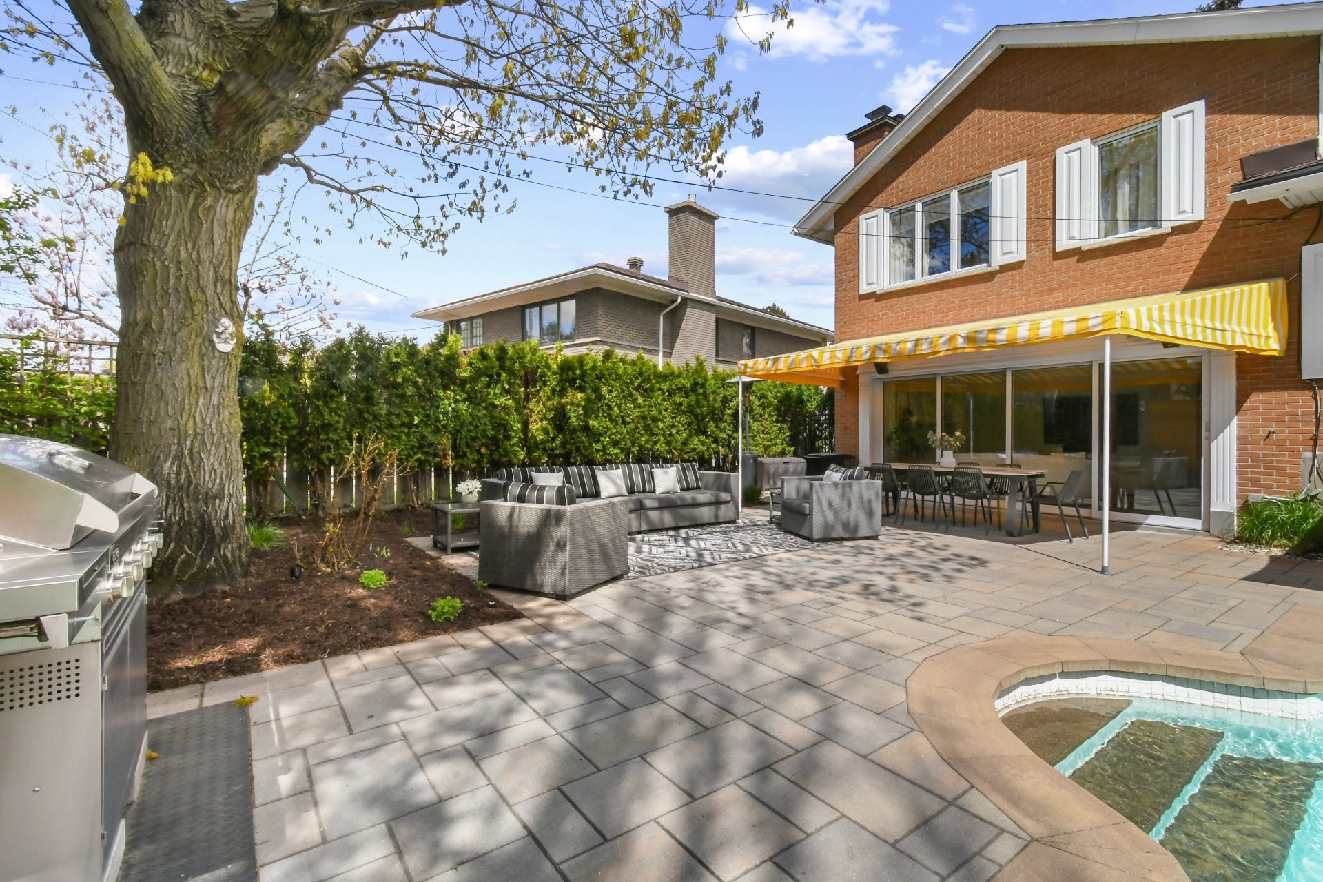 









1670


Ch. Markham

,
Mont-Royal,




QC
H3P3B2

