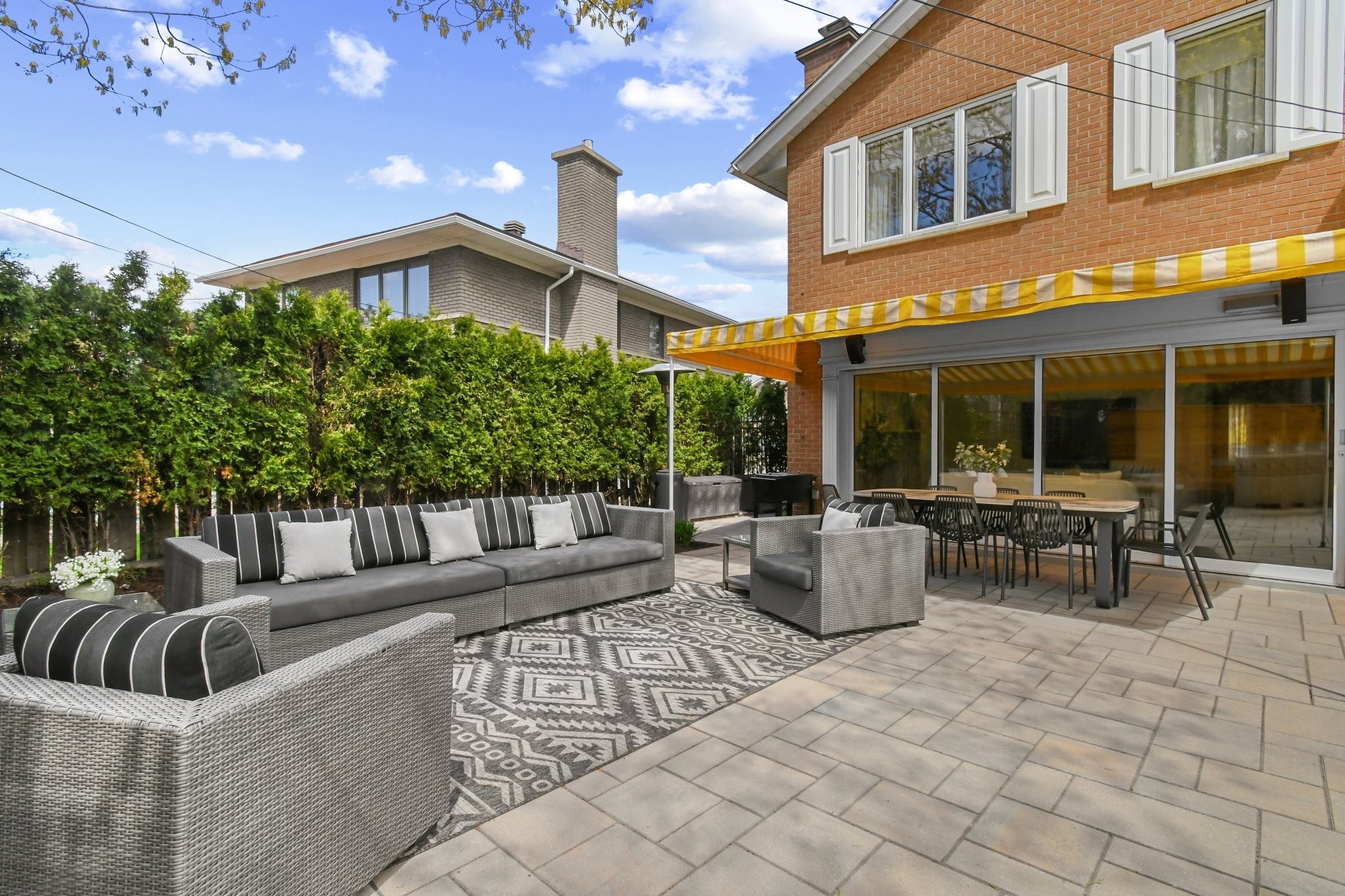 









1670


Ch. Markham

,
Mont-Royal,




QC
H3P3B2

