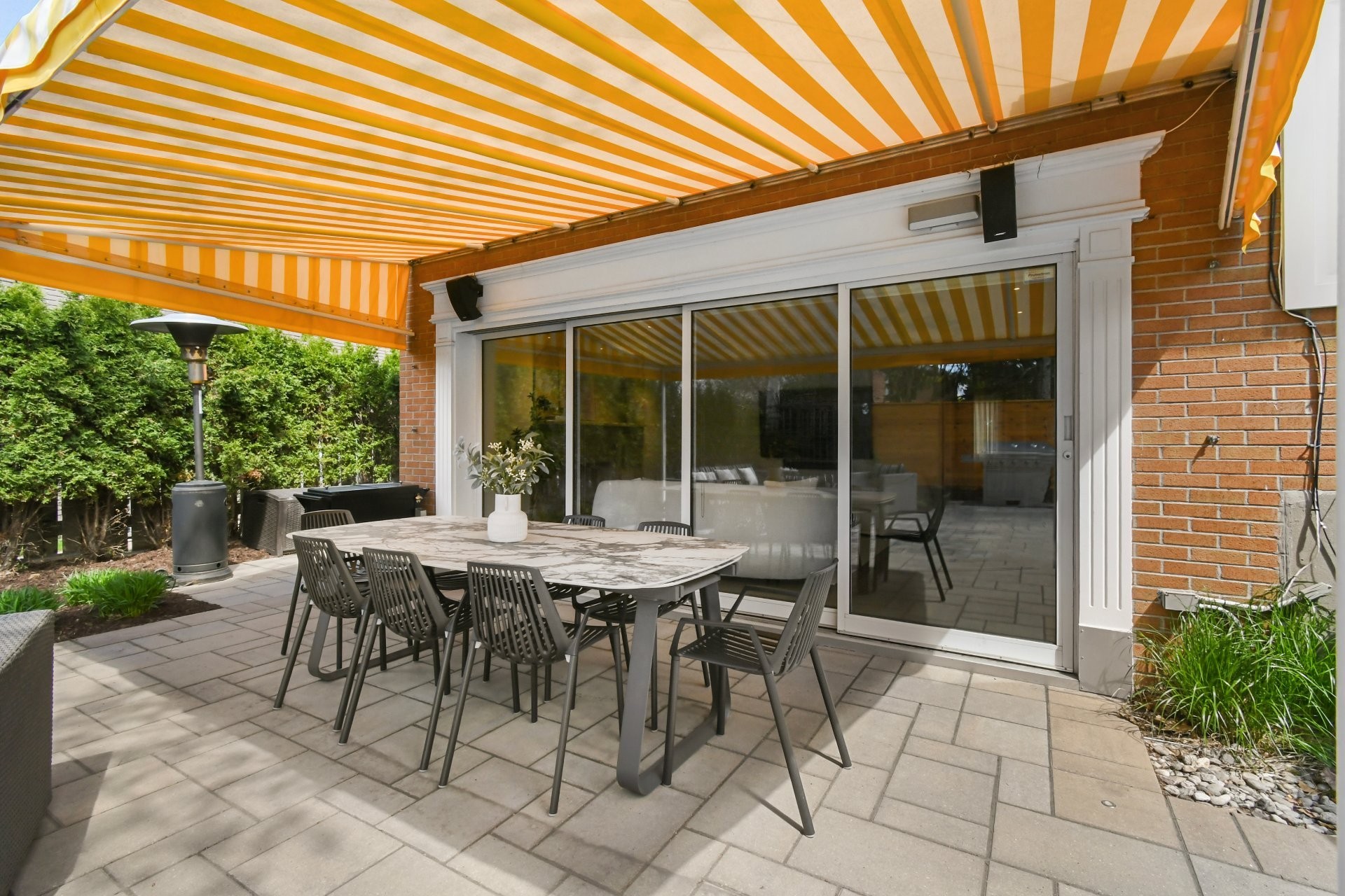 









1670


Ch. Markham

,
Mont-Royal,




QC
H3P3B2

