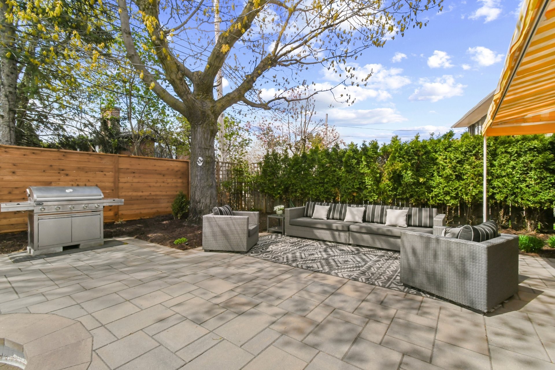 









1670


Ch. Markham

,
Mont-Royal,




QC
H3P3B2

