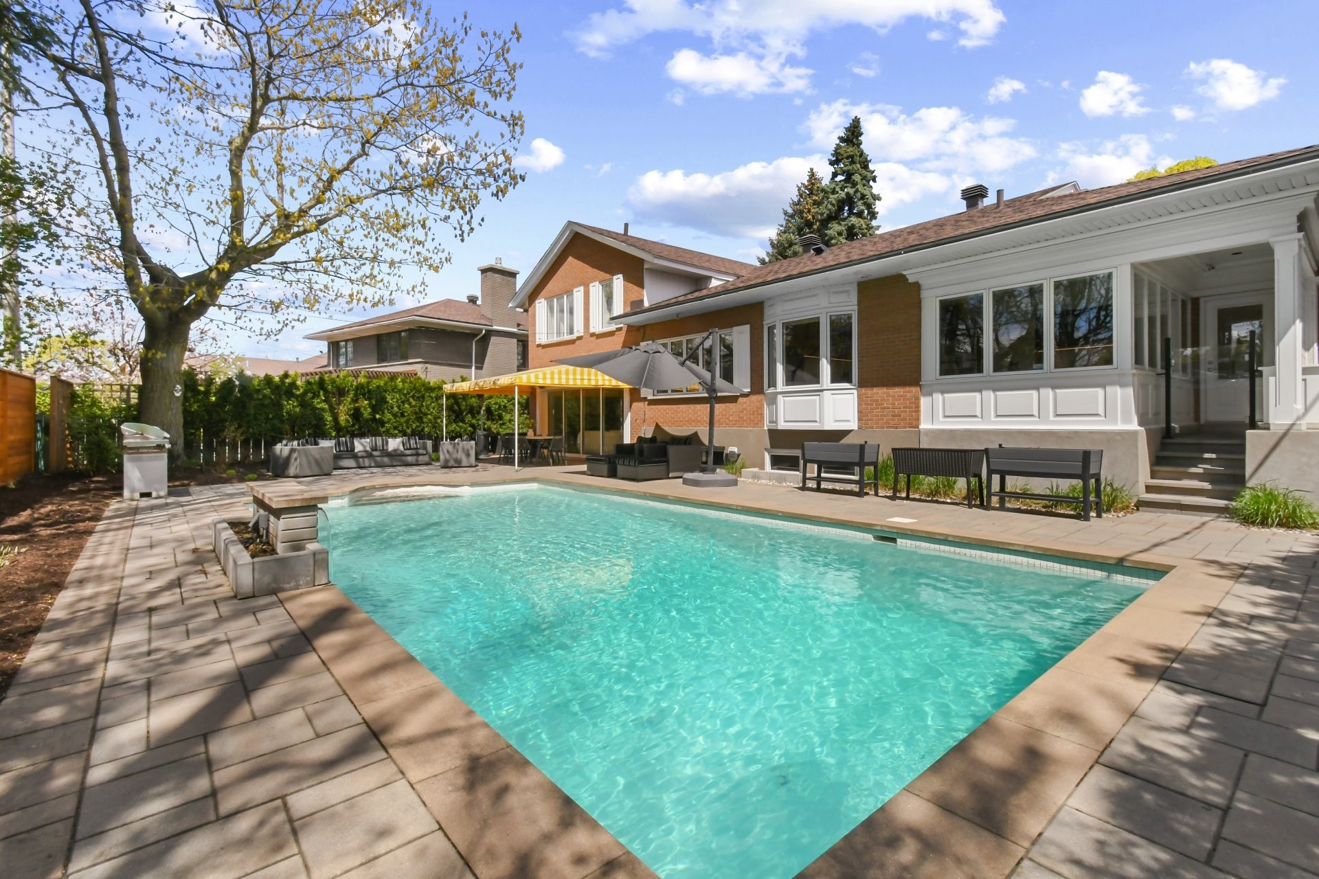 









1670


Ch. Markham

,
Mont-Royal,




QC
H3P3B2

