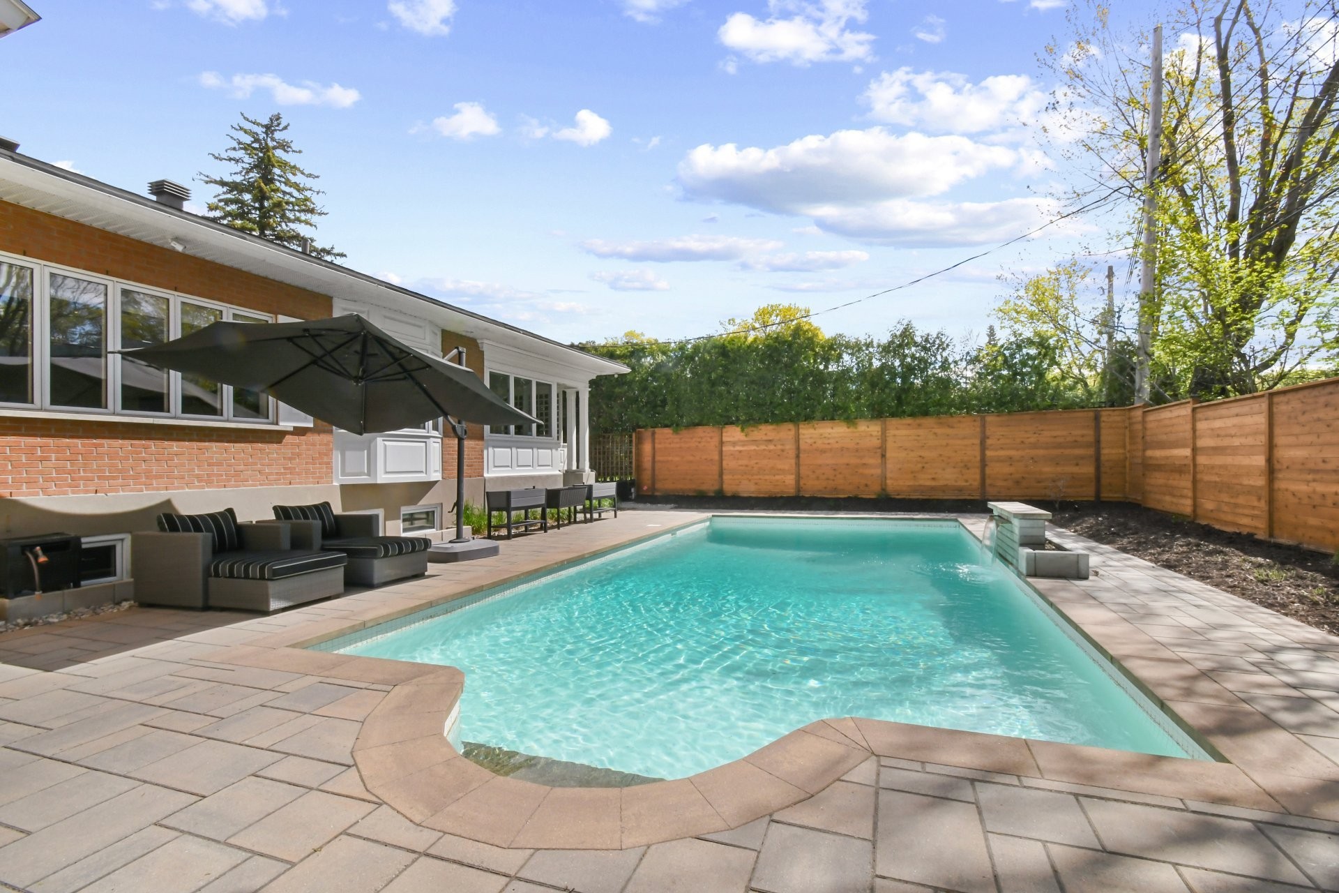 









1670


Ch. Markham

,
Mont-Royal,




QC
H3P3B2

