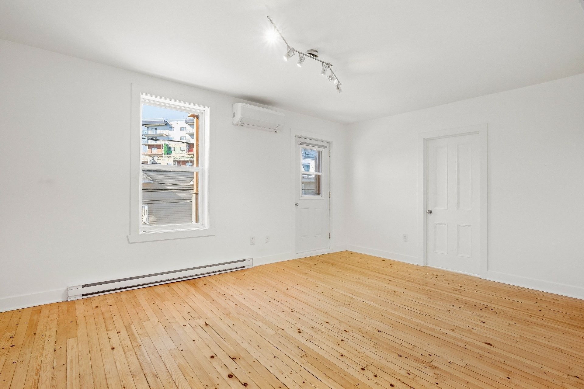 









170


Av. St-Simon

,
Saint-Hyacinthe,




QC
J2S5B5

