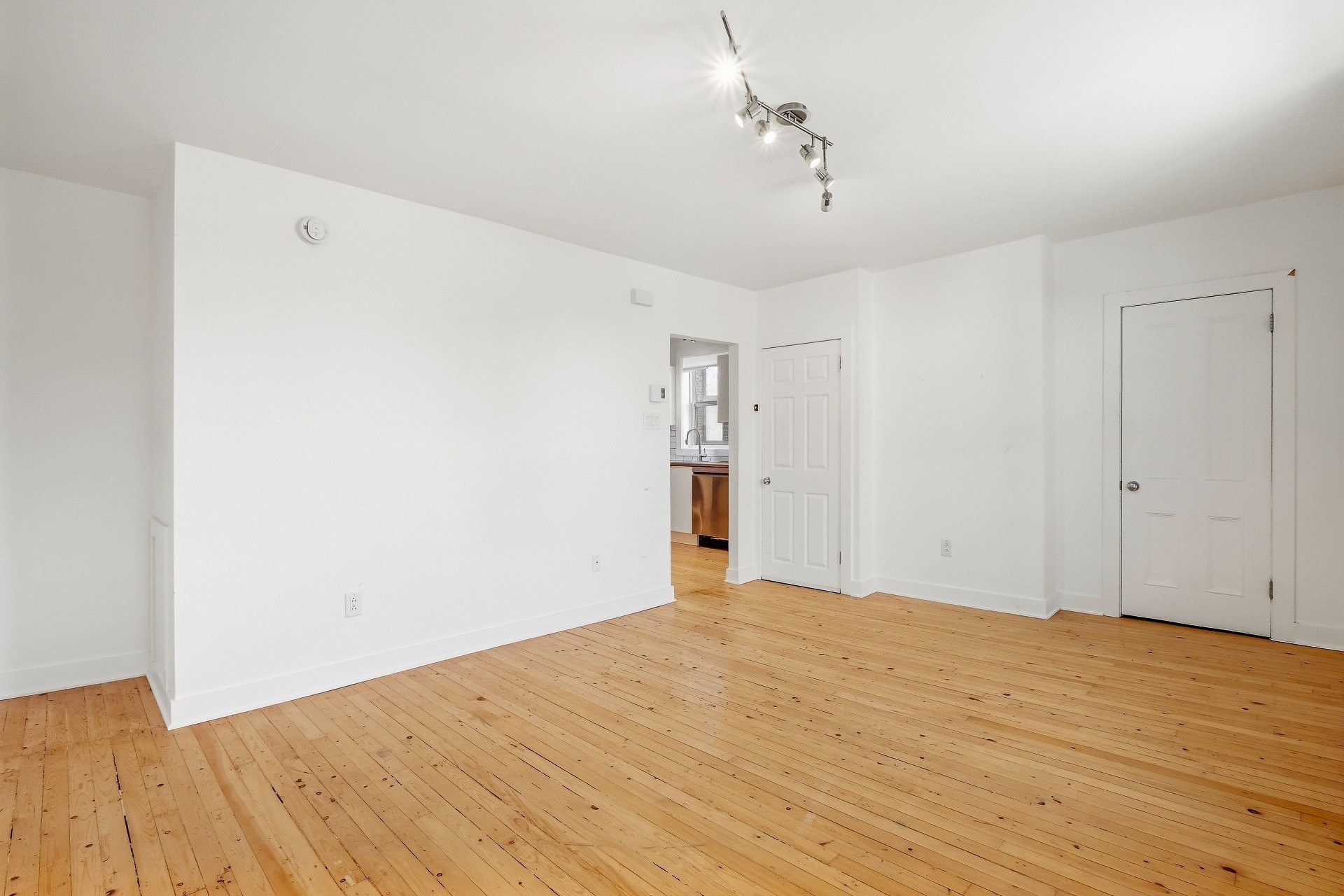 









170


Av. St-Simon

,
Saint-Hyacinthe,




QC
J2S5B5

