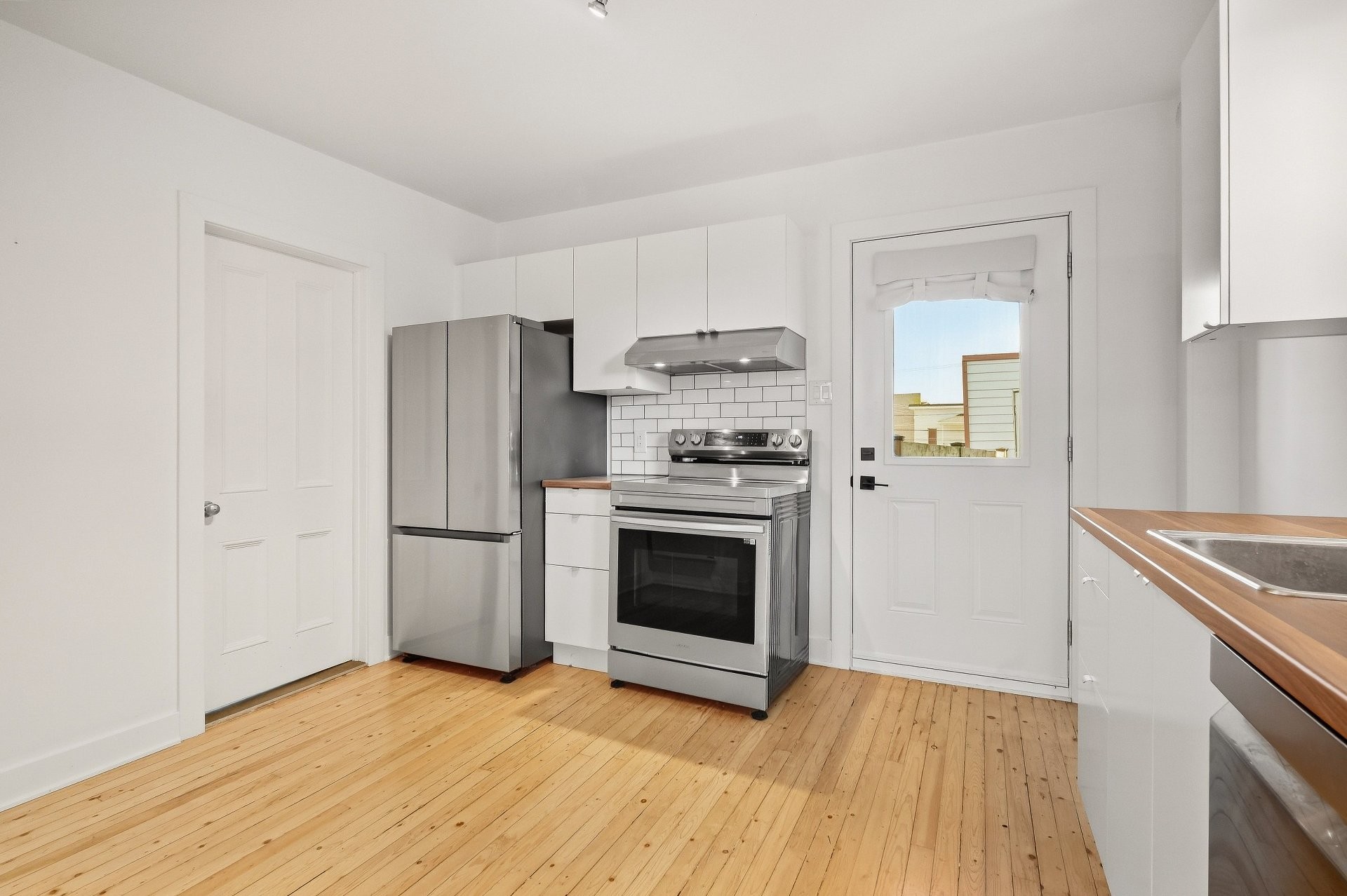 









170


Av. St-Simon

,
Saint-Hyacinthe,




QC
J2S5B5

