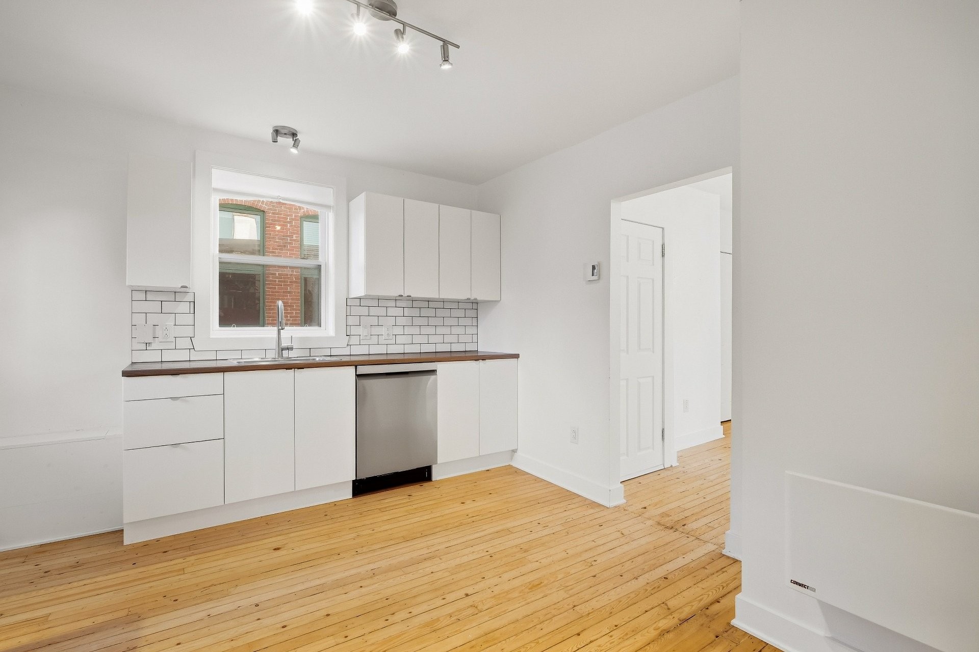 









170


Av. St-Simon

,
Saint-Hyacinthe,




QC
J2S5B5

