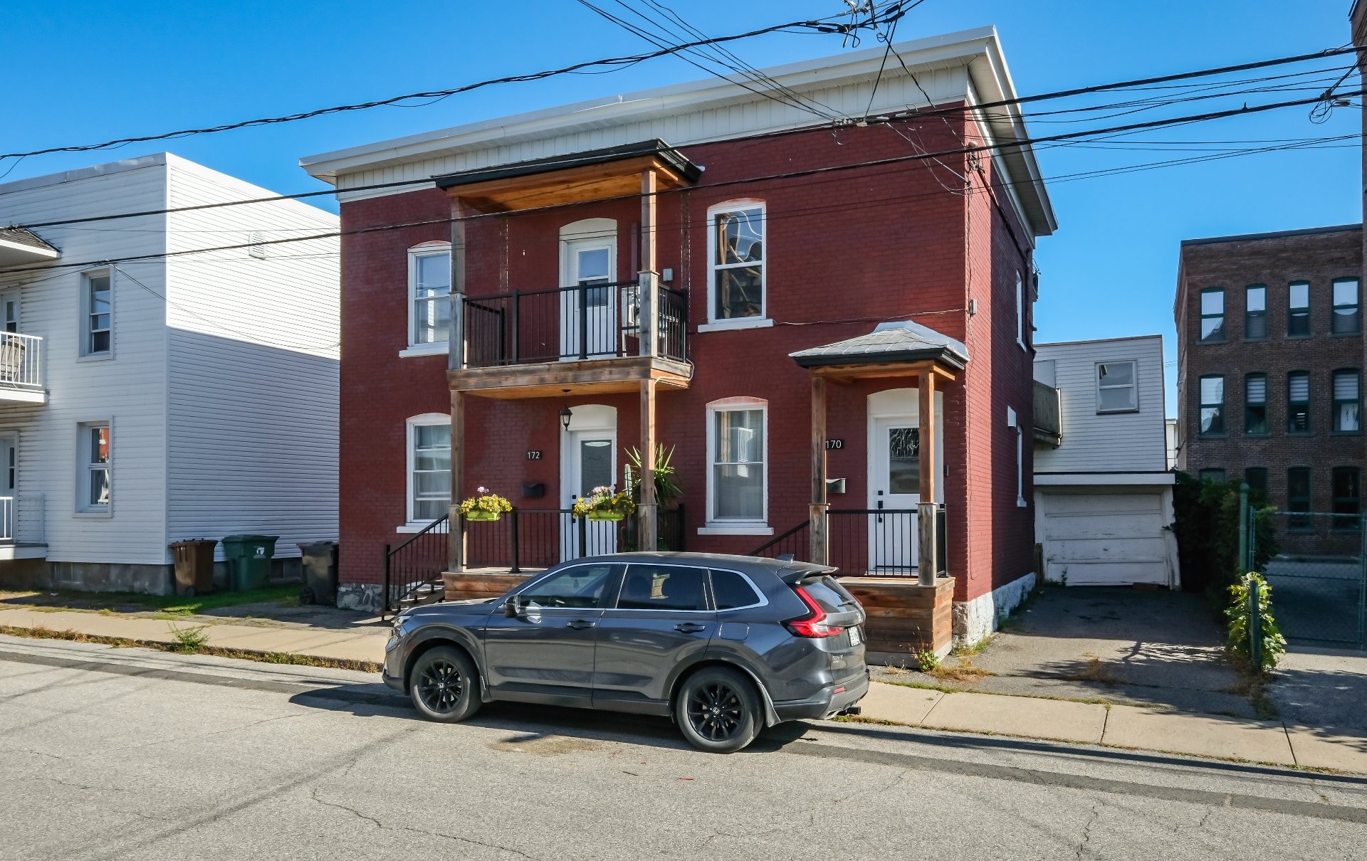 









170


Av. St-Simon

,
Saint-Hyacinthe,




QC
J2S5B5

