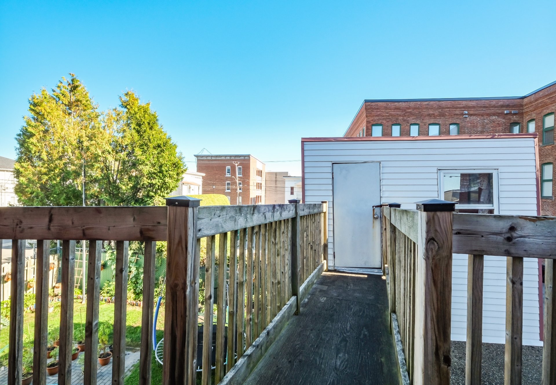 









170


Av. St-Simon

,
Saint-Hyacinthe,




QC
J2S5B5


