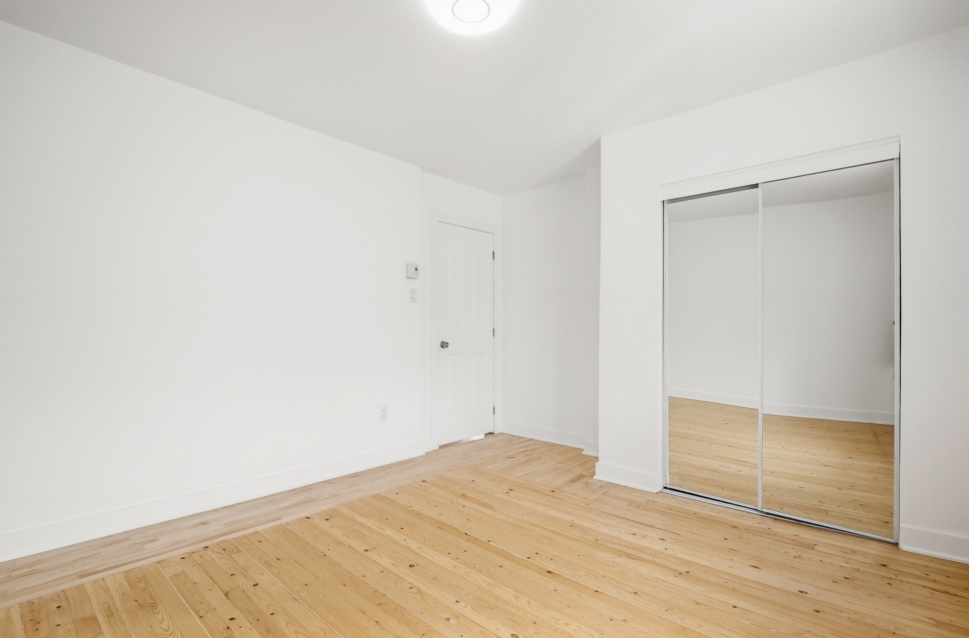 









170


Av. St-Simon

,
Saint-Hyacinthe,




QC
J2S5B5

