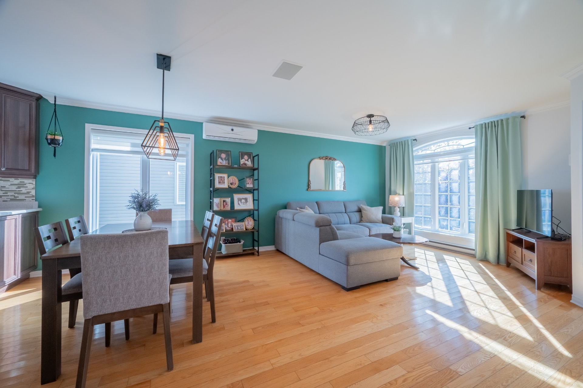 









228


Rue du Bouton-d'Or

,
Saint-Amable,




QC
J0L1N0

