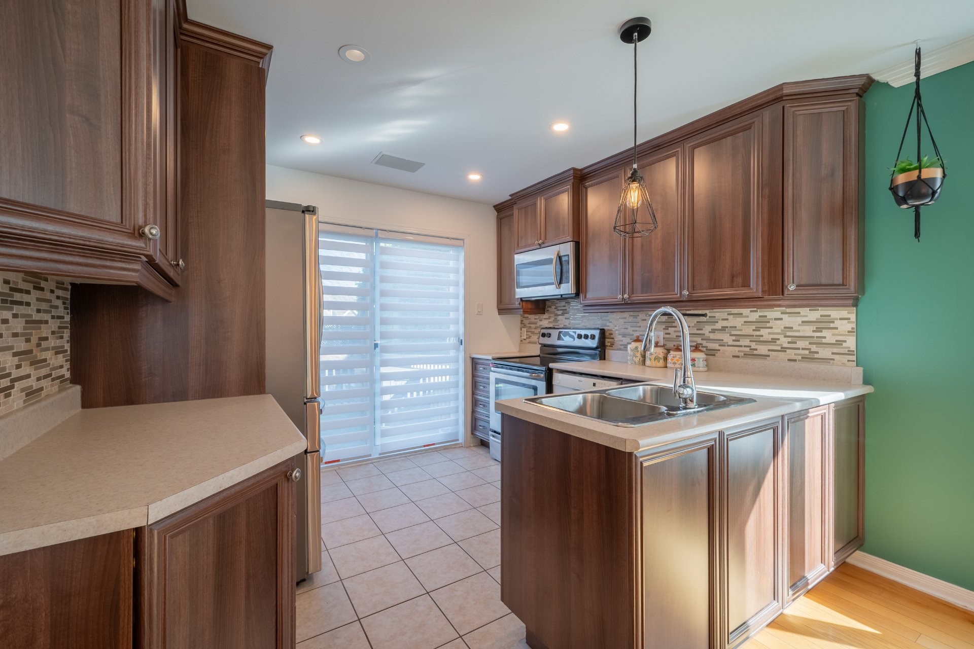 









228


Rue du Bouton-d'Or

,
Saint-Amable,




QC
J0L1N0

