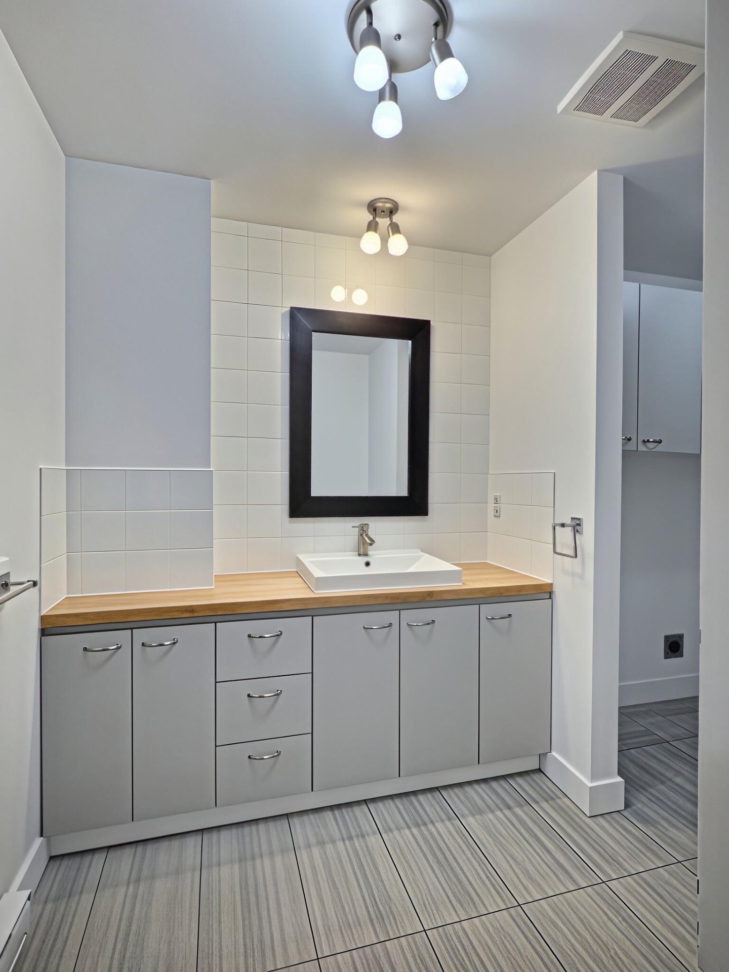 









325


Rue des Forges

, 1,
Trois-Rivières,




QC
G9A2G9

