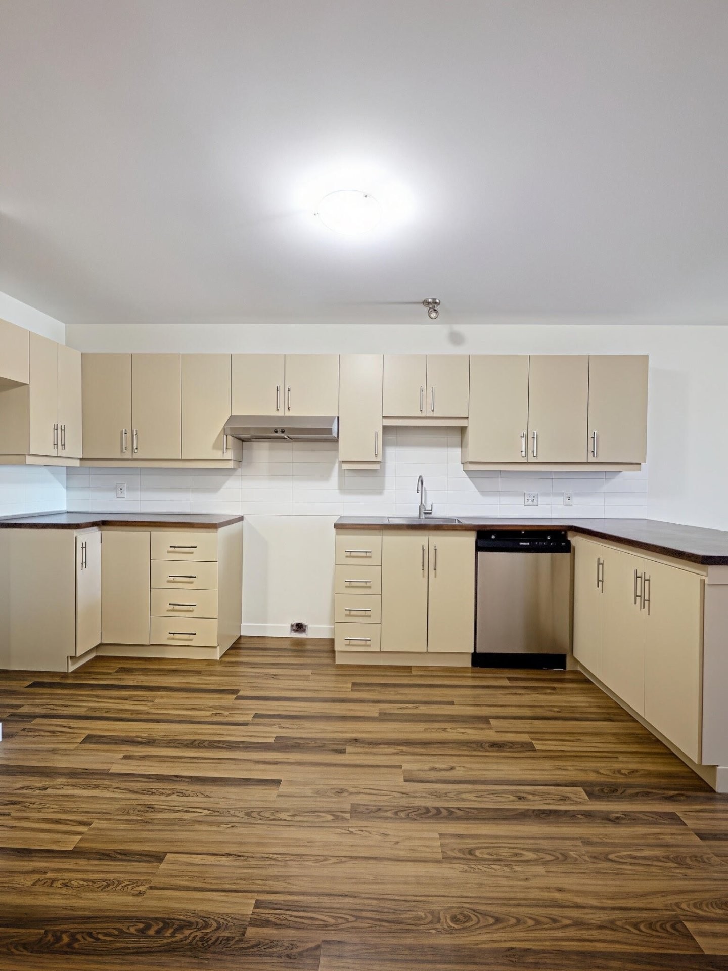 









325


Rue des Forges

, 1,
Trois-Rivières,




QC
G9A2G9

