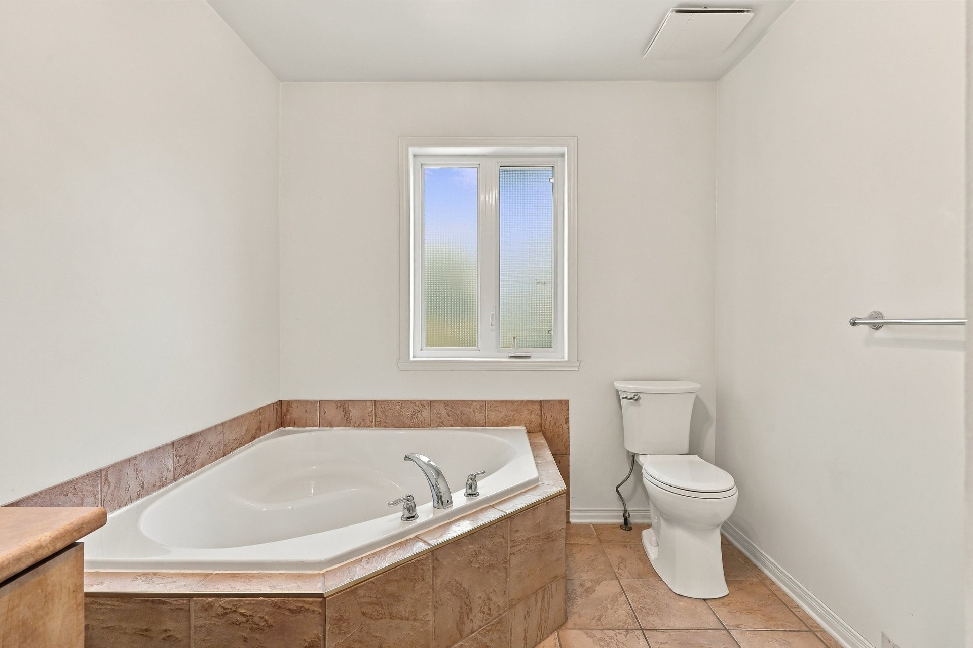 









650


Rue Champlain

,
Saint-Roch-de-Richelieu,




QC
J0L2M0


