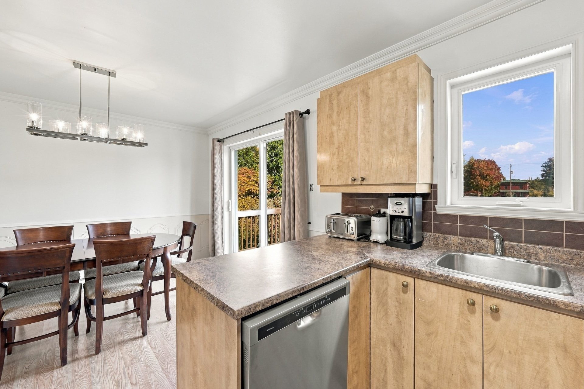 









650


Rue Champlain

,
Saint-Roch-de-Richelieu,




QC
J0L2M0

