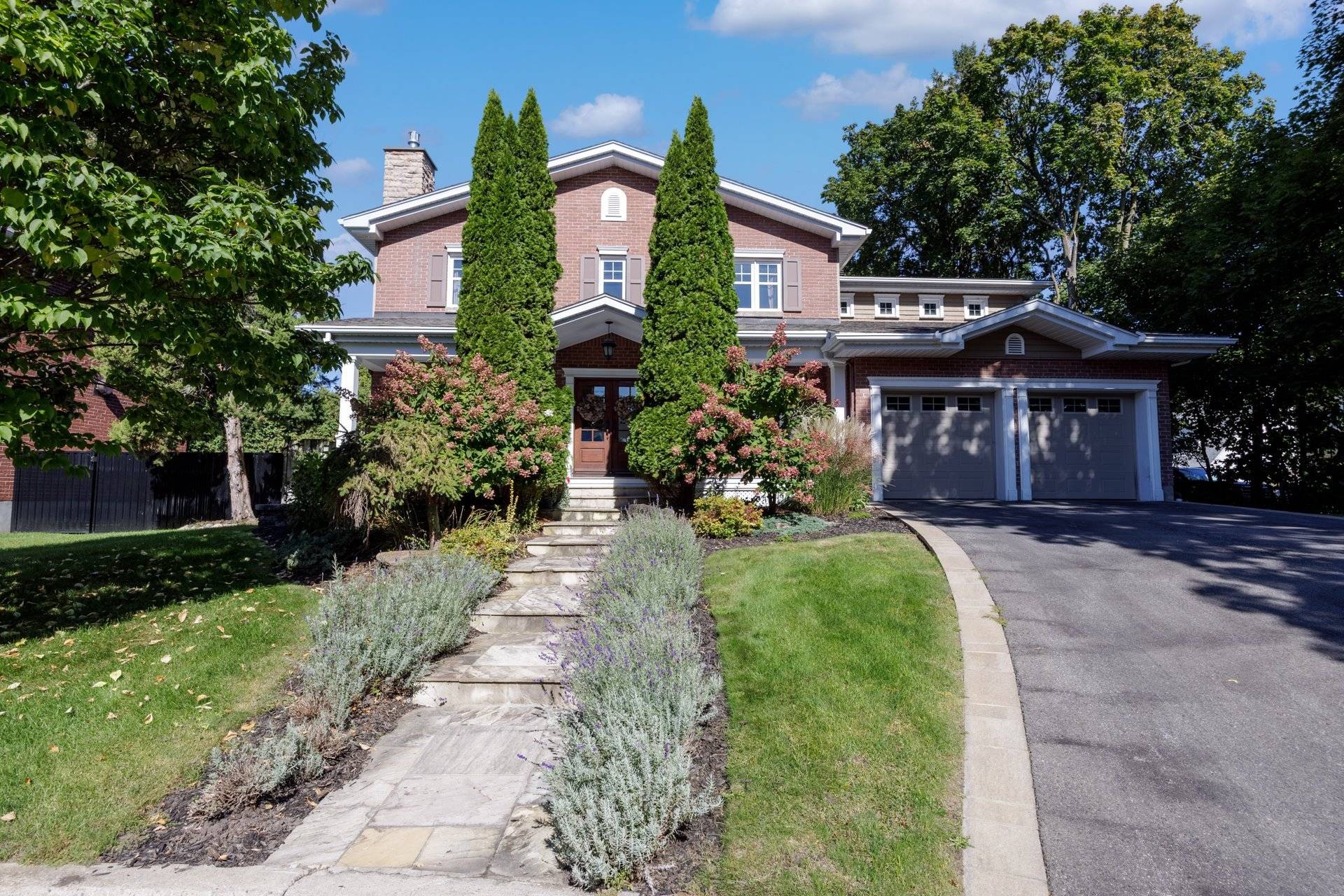 









1


Av. Stewart

,
Pointe-Claire,




QC
H9S5T5

