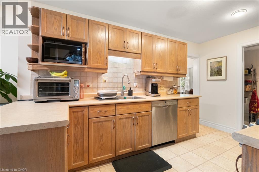 












98 WATERLOO Avenue

,
Guelph,




Ontario
N1H3H8

