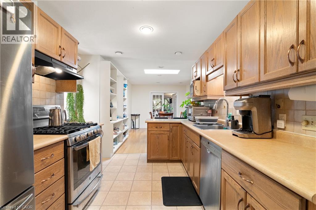 












98 WATERLOO Avenue

,
Guelph,




Ontario
N1H3H8

