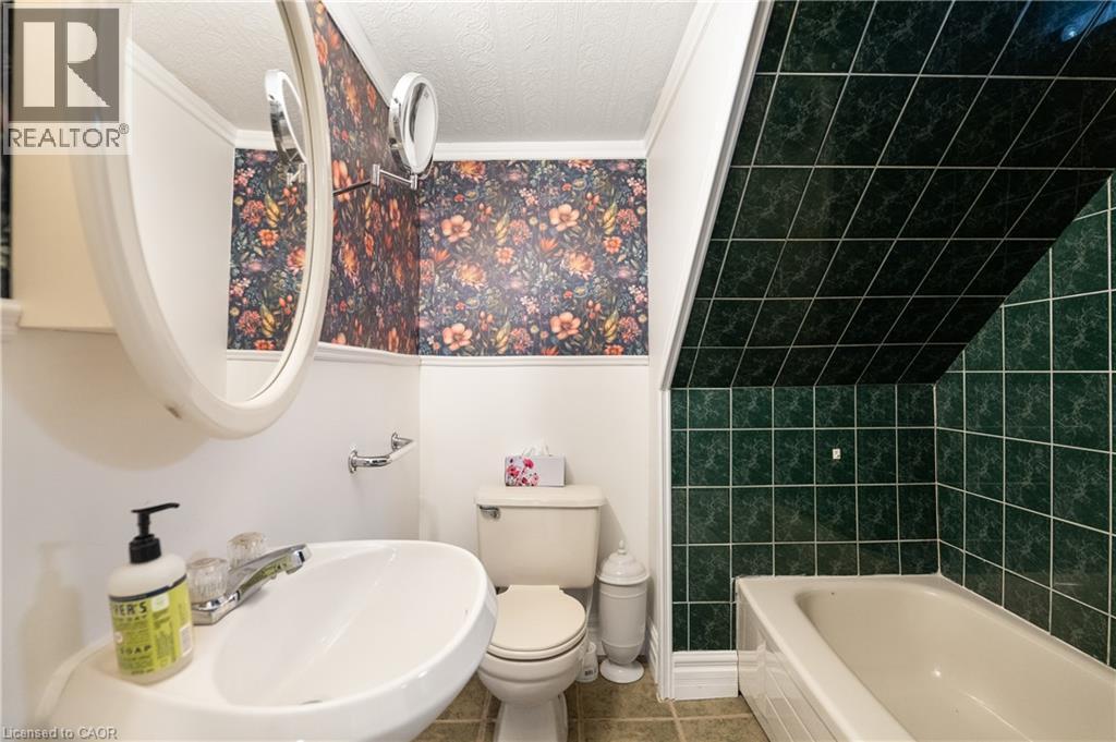 












98 WATERLOO Avenue

,
Guelph,




Ontario
N1H3H8

