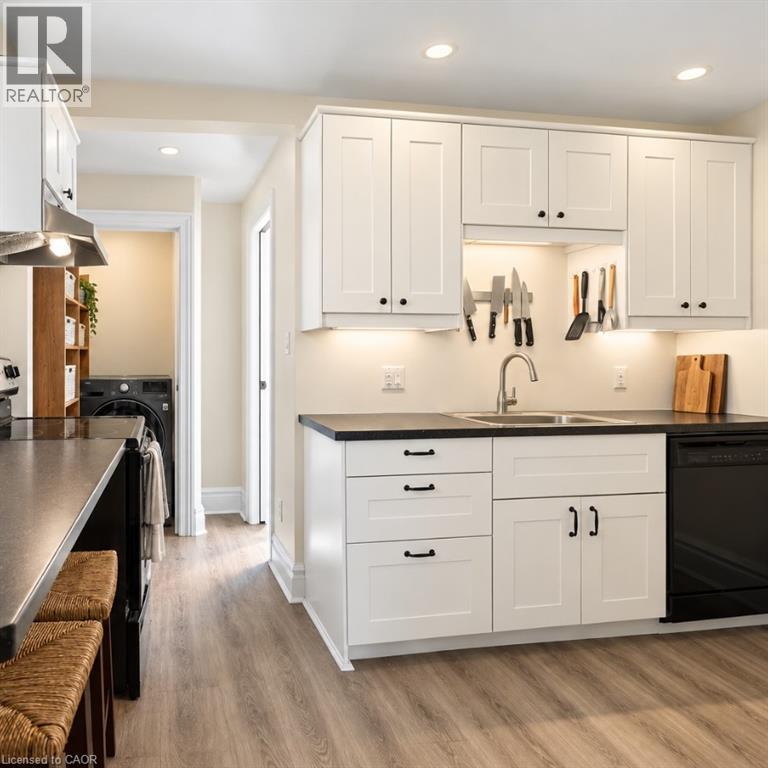 












98 WATERLOO Avenue

,
Guelph,




Ontario
N1H3H8

