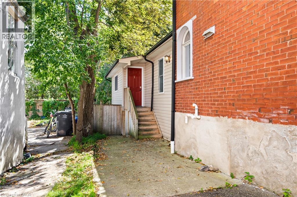 












98 WATERLOO Avenue

,
Guelph,




Ontario
N1H3H8

