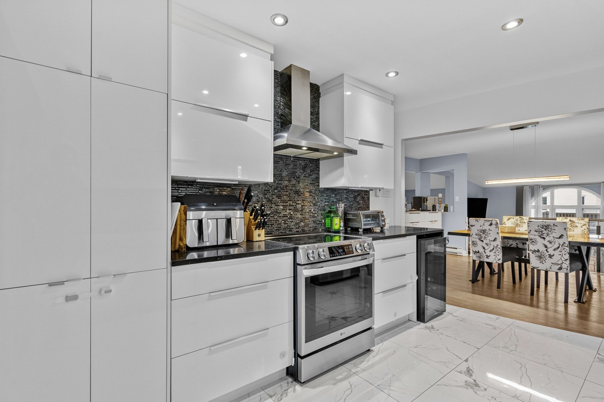 









18


Rue Amireault

,
L'Épiphanie,




QC
J5X2S1

