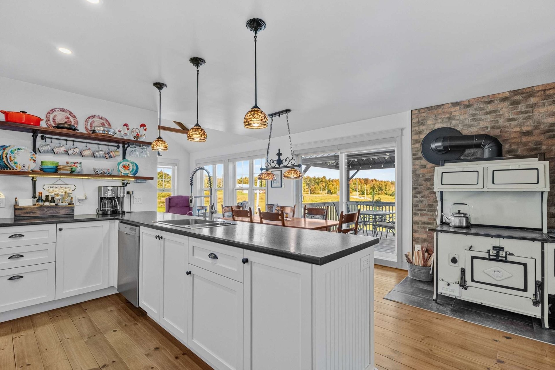 









607


Mtée Rodgers

,
Lachute,




QC
J8H3W8

