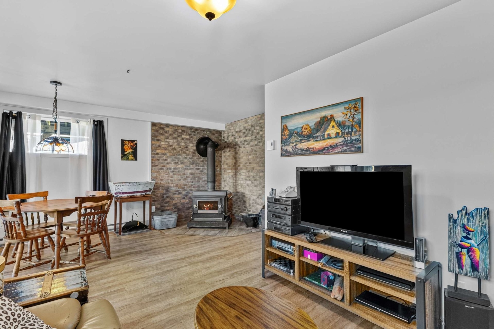 









607


Mtée Rodgers

,
Lachute,




QC
J8H3W8

