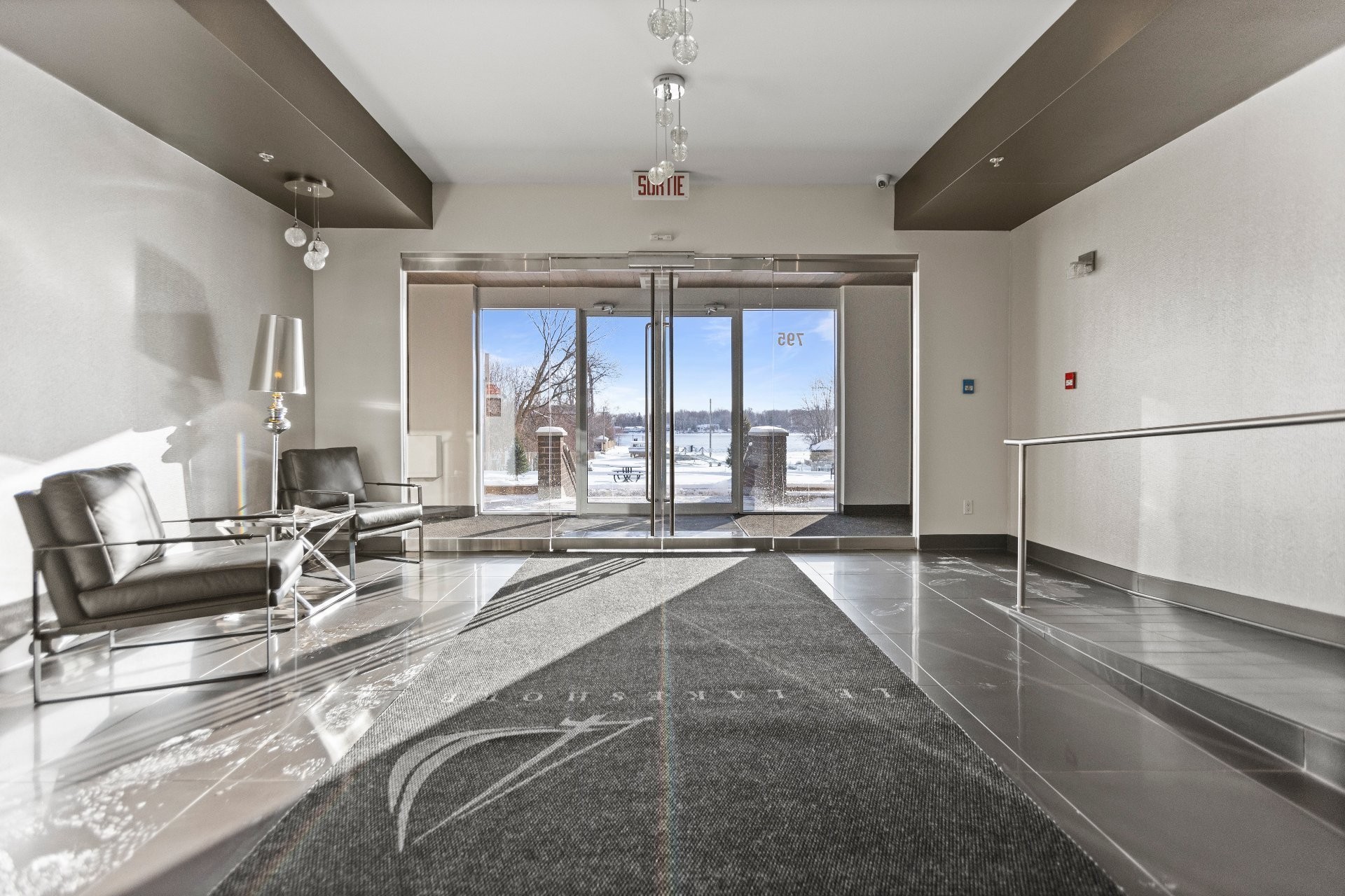 









795


Ch. du Bord-du-Lac-Lakeshore

, 409,
Dorval,




QC
H9S0A8

