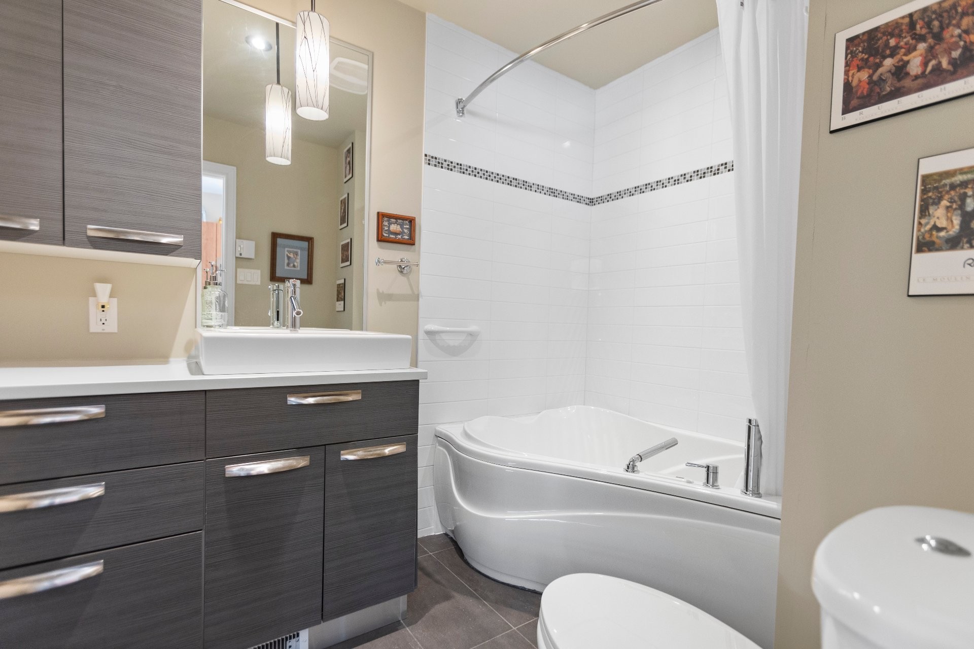 









795


Ch. du Bord-du-Lac-Lakeshore

, 409,
Dorval,




QC
H9S0A8

