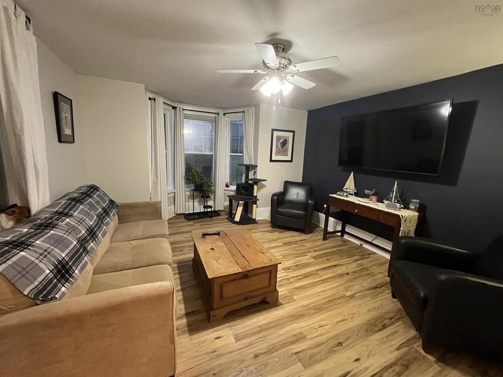 












124 Young St

,
Truro,




NS
B2N 4V9


