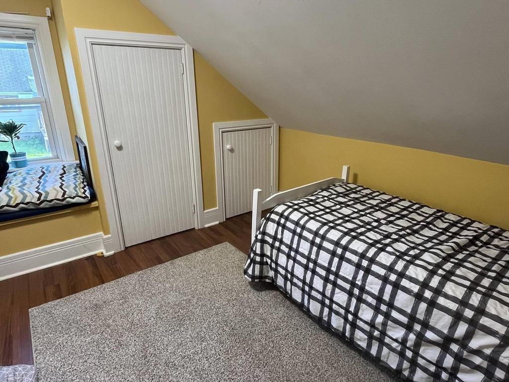 












124 Young St

,
Truro,




NS
B2N 4V9

