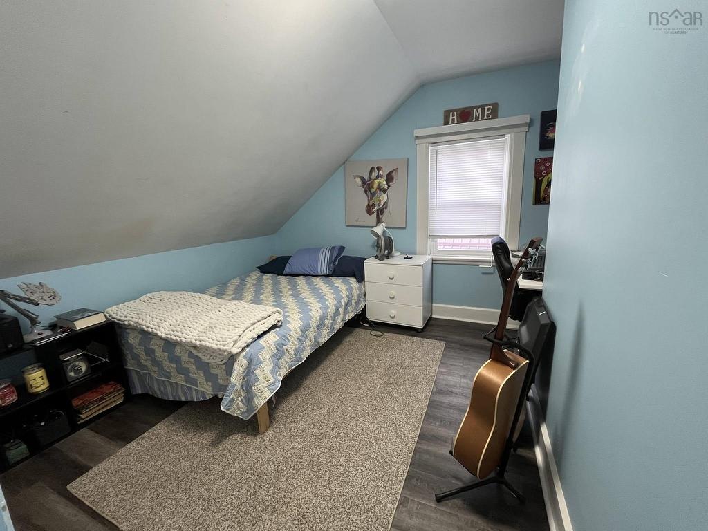 












124 Young St

,
Truro,




NS
B2N 4V9

