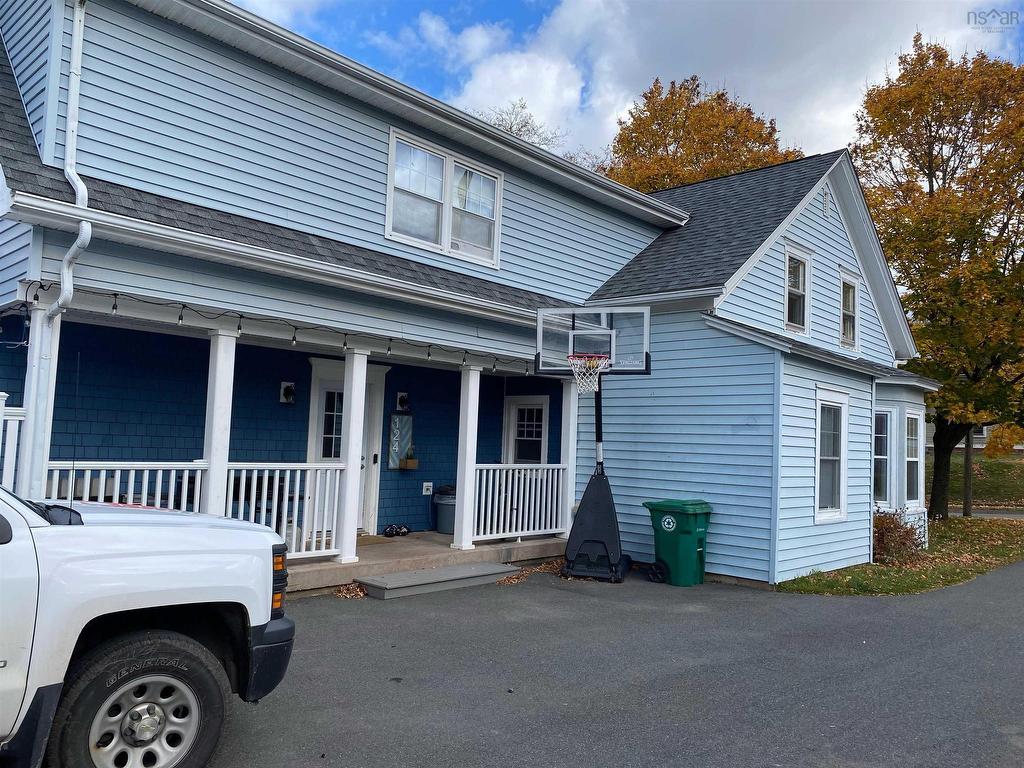 












124 Young St

,
Truro,




NS
B2N 4V9

