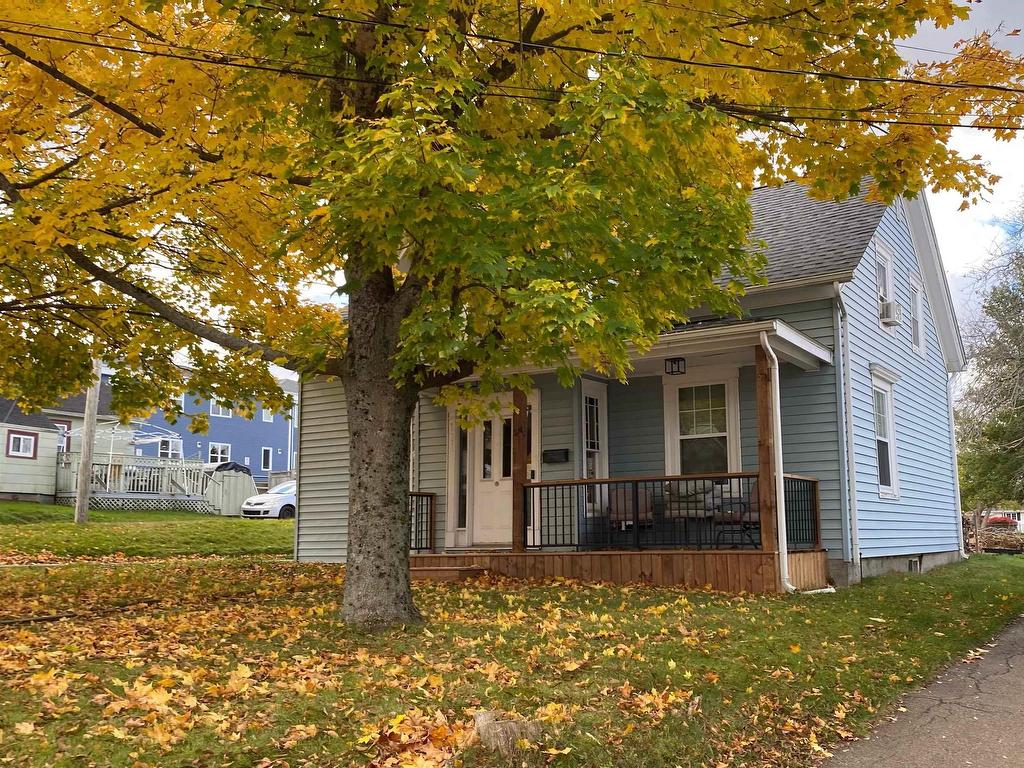 












124 Young St

,
Truro,




NS
B2N 4V9

