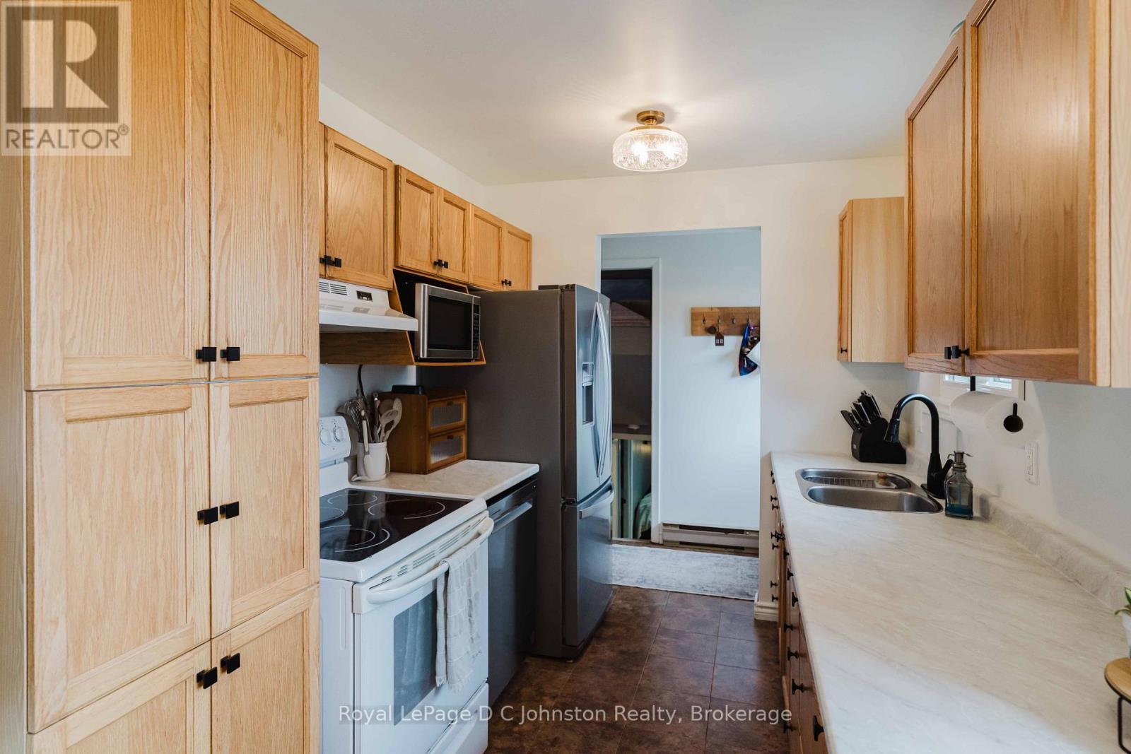 












761 ARLINGTON STREET

,
Saugeen Shores,




Ontario
N0H2C4

