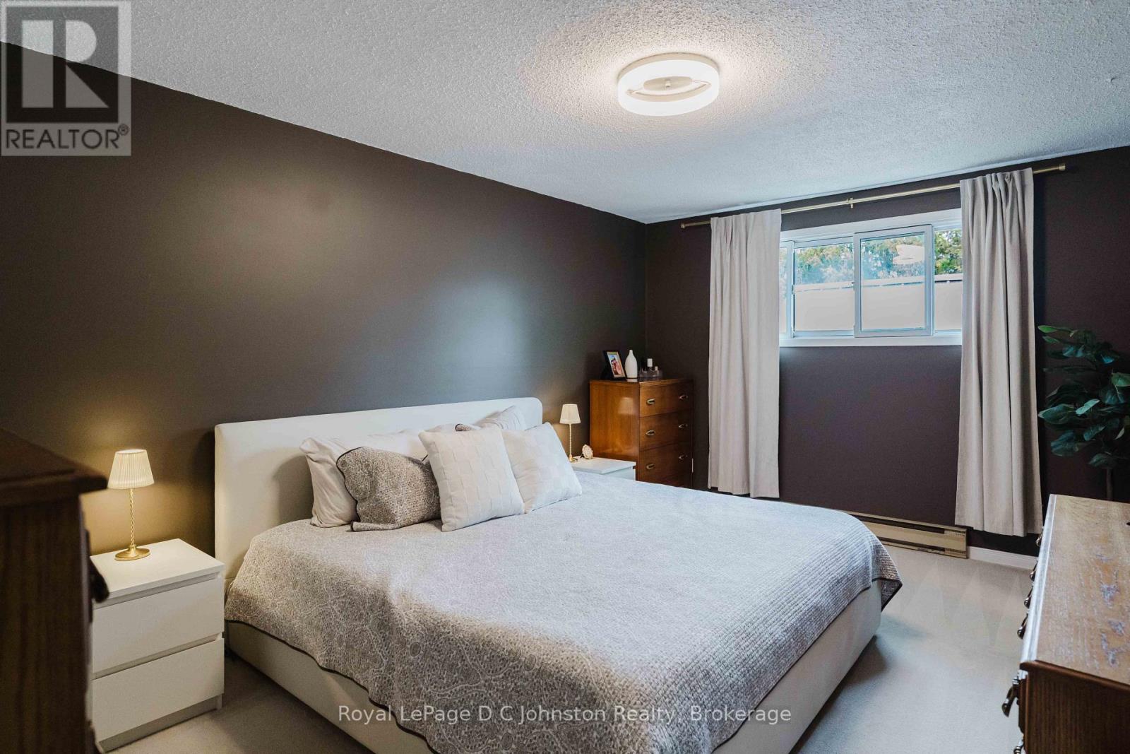 












761 ARLINGTON STREET

,
Saugeen Shores,




Ontario
N0H2C4

