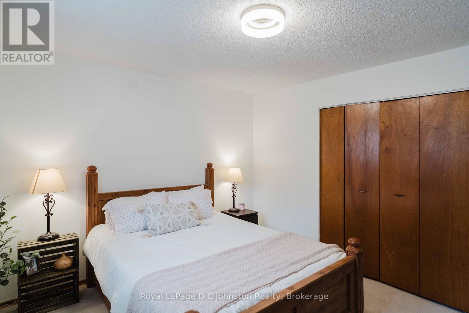












761 ARLINGTON STREET

,
Saugeen Shores,




Ontario
N0H2C4

