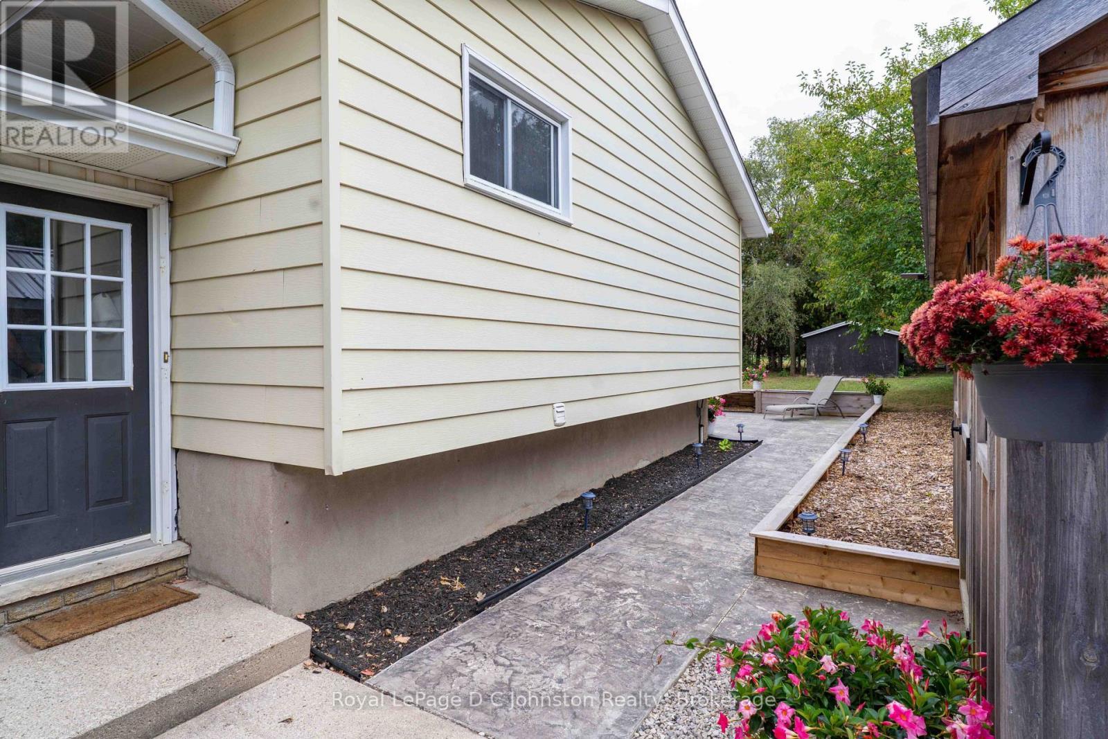 












761 ARLINGTON STREET

,
Saugeen Shores,




Ontario
N0H2C4

