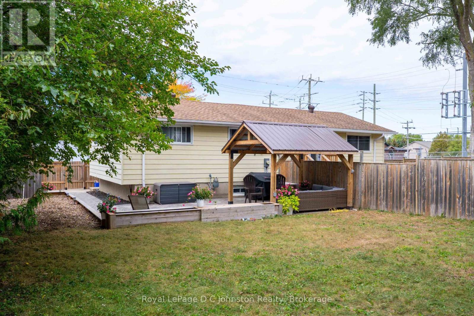 












761 ARLINGTON STREET

,
Saugeen Shores,




Ontario
N0H2C4


