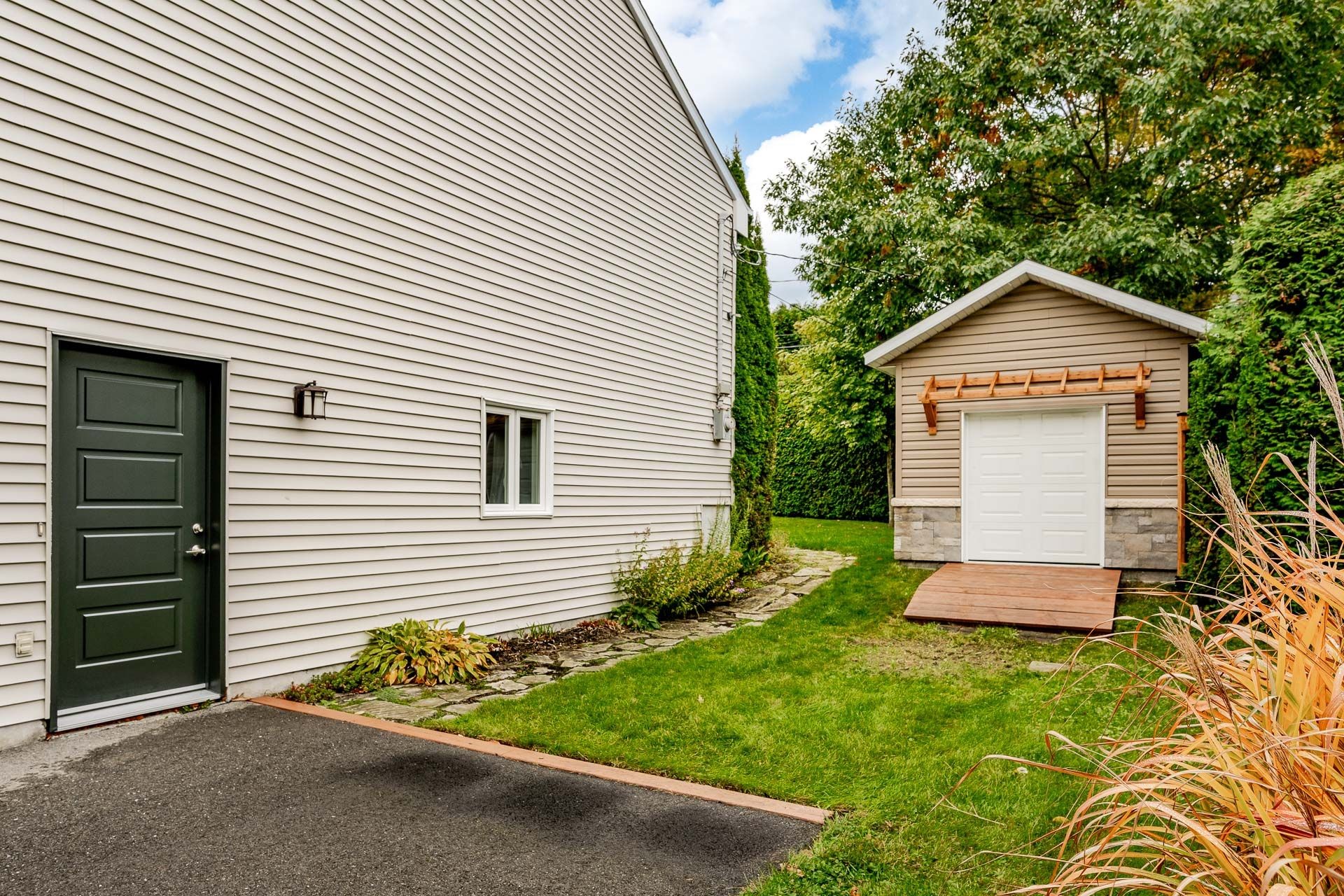 









1850


Rue de Châteaumont

,
Sherbrooke (Fleurimont),




QC
J1G5C4

