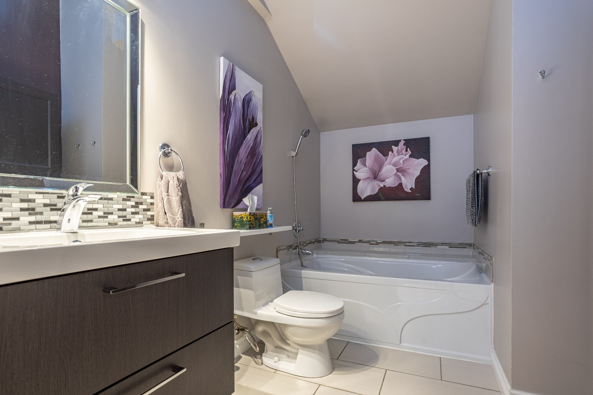 









1155


Rue Daigle

,
Trois-Rivières,




QC
G8V2L7

