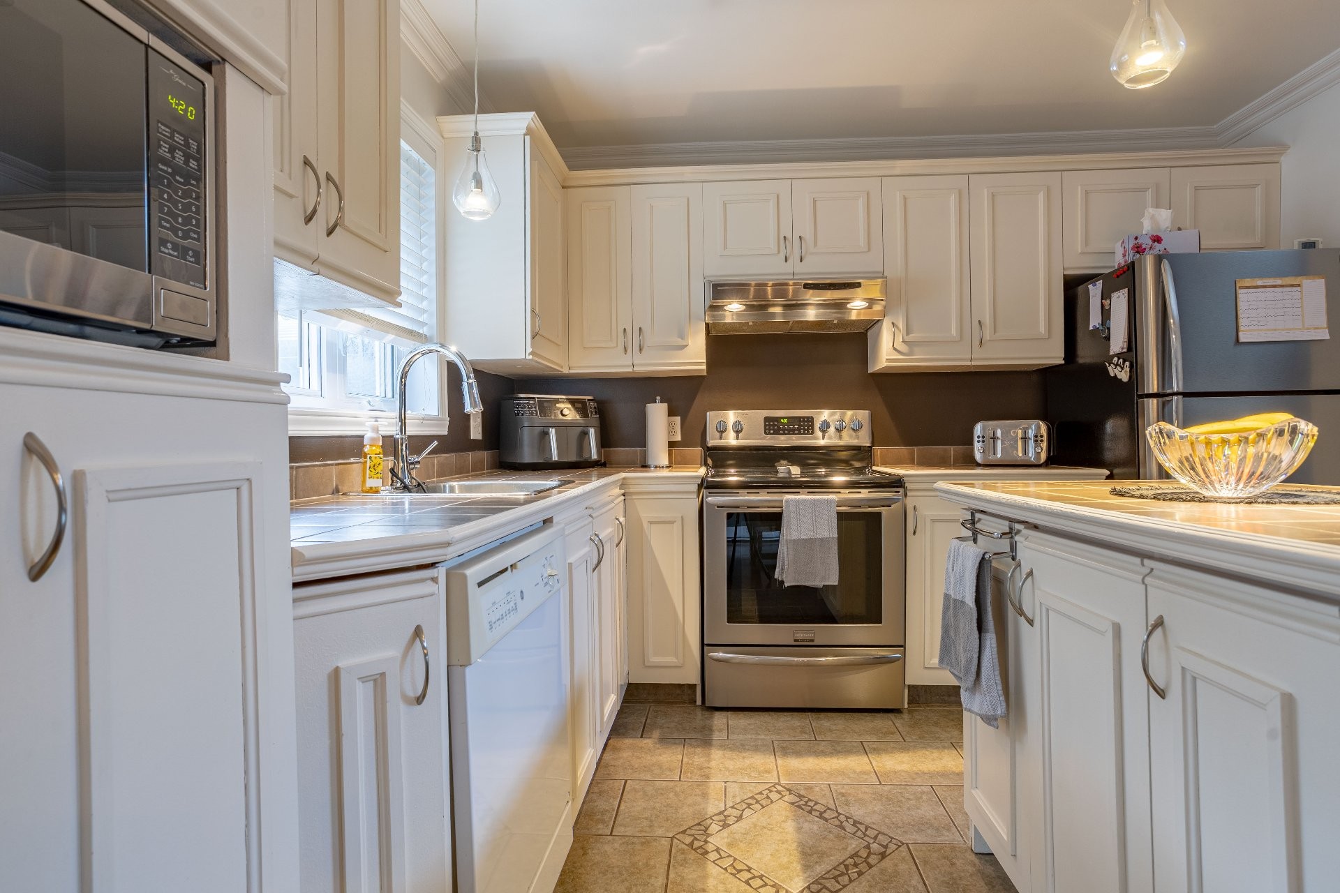 









1155


Rue Daigle

,
Trois-Rivières,




QC
G8V2L7

